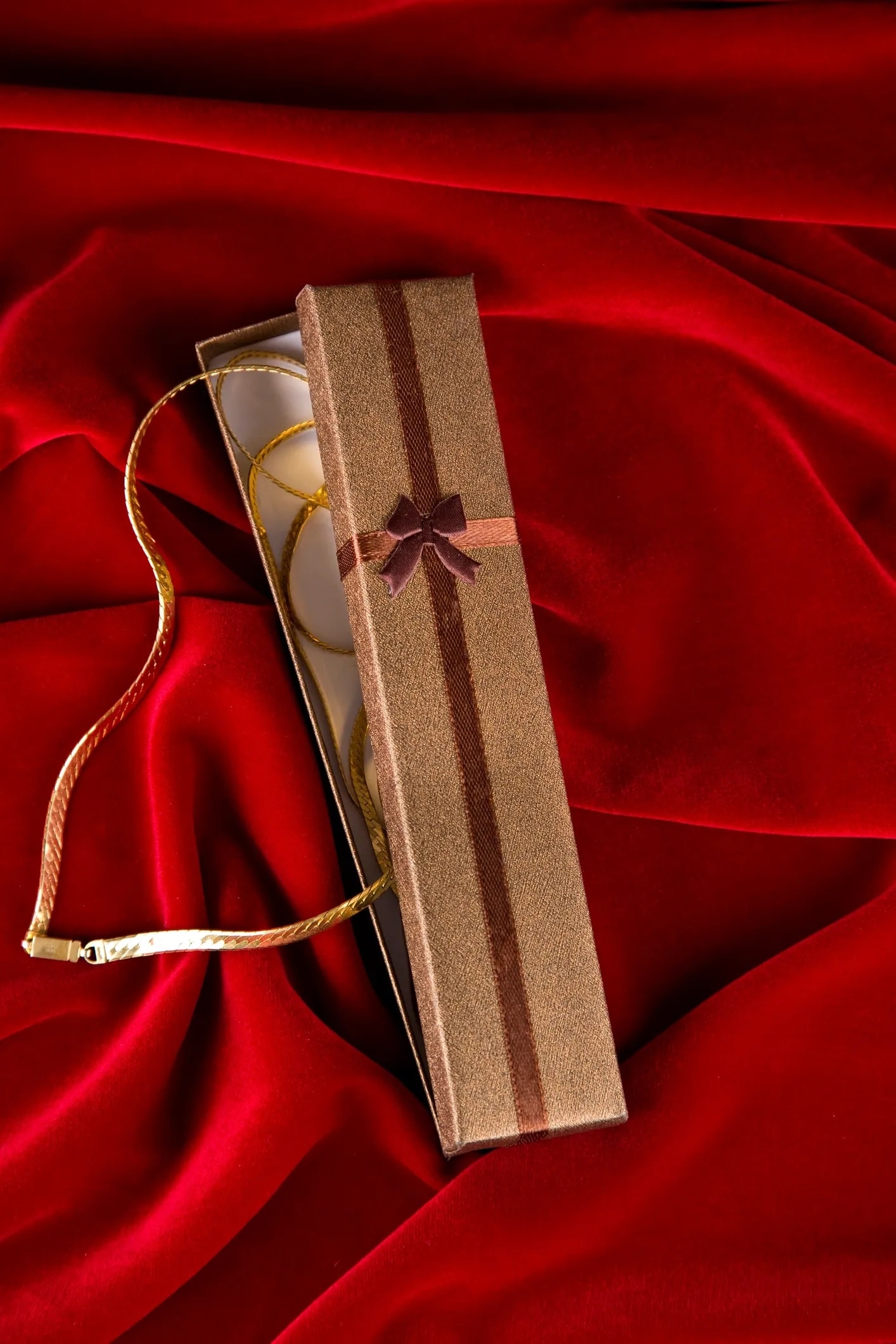 Gift jewellery moment